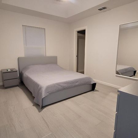 The House With The Blue Door. Apartment McAllen Exterior foto