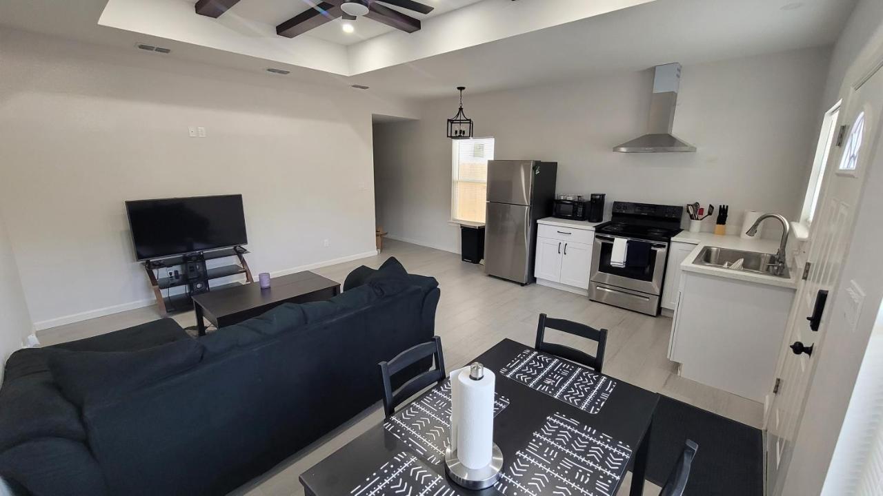 The House With The Blue Door. Apartment McAllen Exterior foto
